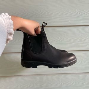 Black Chelsea Blundstones #558